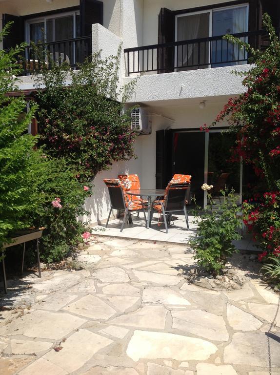 Paphos Townhouse Villa Exterior photo